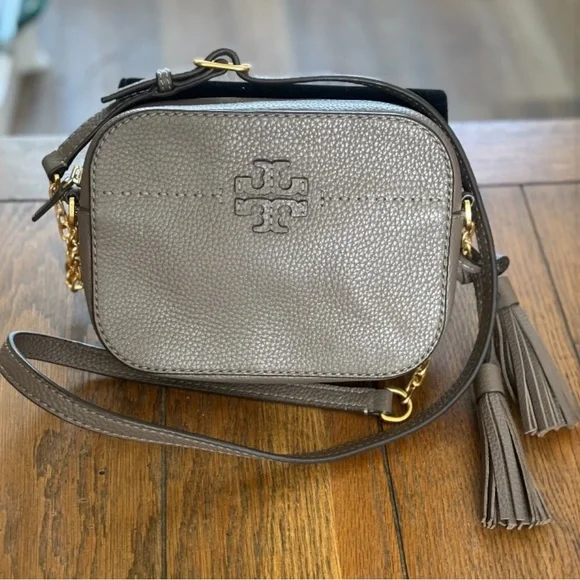 TORY BURCH Pebbled Leather Camera Bag in Silver Maple - Picture 2 of 11